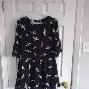 Trendsetter bird mini dress, flowy with sleeves.